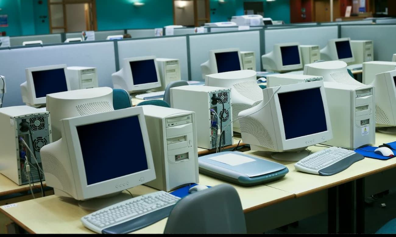 Old computers in a room depicting the need for public sector cloud modernization.