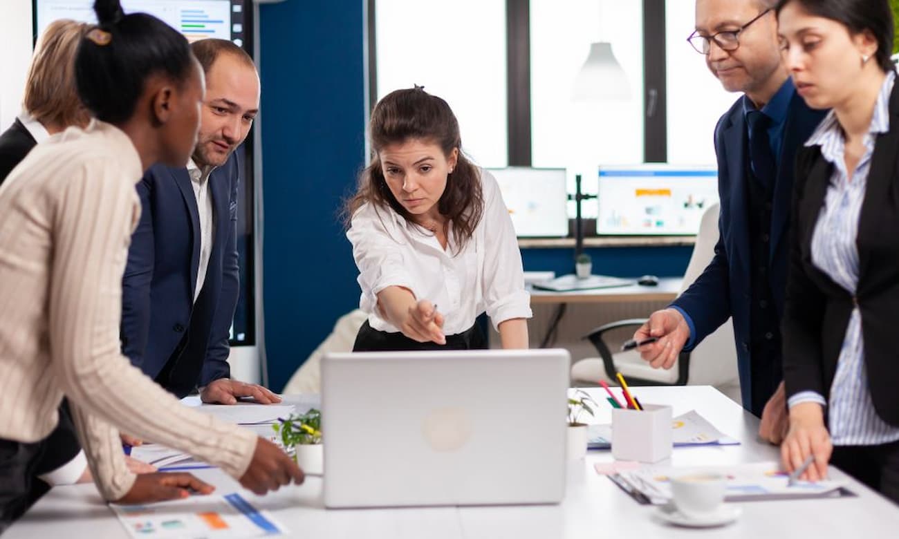 IT team collaborating on change management strategy, reviewing migration plans, and adoption metrics