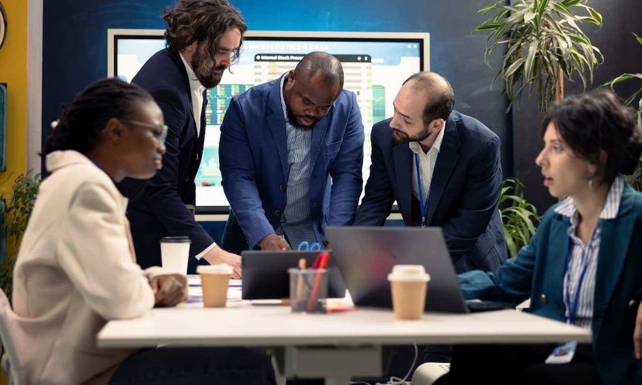 IT leaders discussing a M365 tenant-to-tenant migration